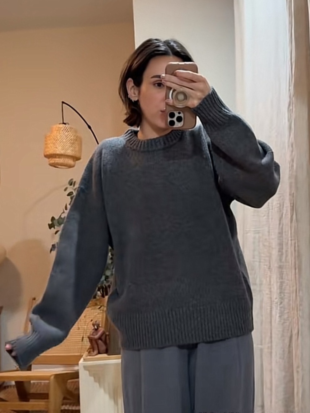 100% wool Classic Crewneck Sweater in Charcoal Gray soldout.nyc small
US 4-6 - Picture 13 of 14